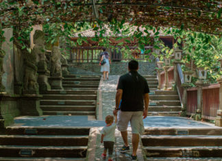 We tried it: The Bali Zoo Traditional Balinese architecture is found throughout the zoo.
